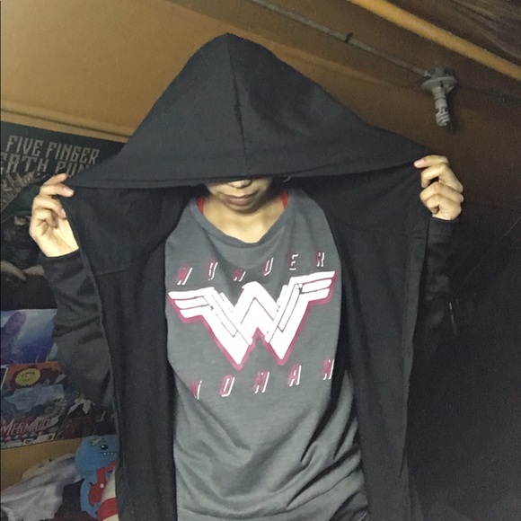 SOLD: Assassin Style Cardigan - Picture 4 of 4